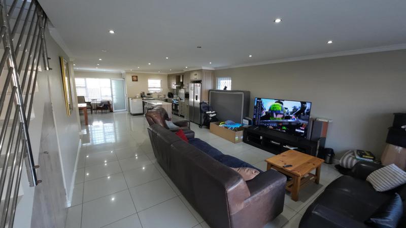 4 Bedroom Property for Sale in Zeekoevlei Western Cape